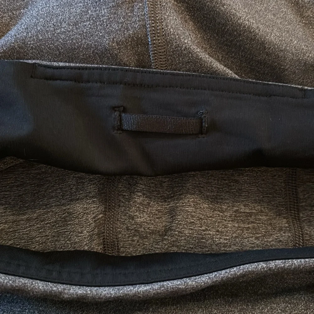 Lululemon grey/black leggings with pockets - Picture 5 of 7